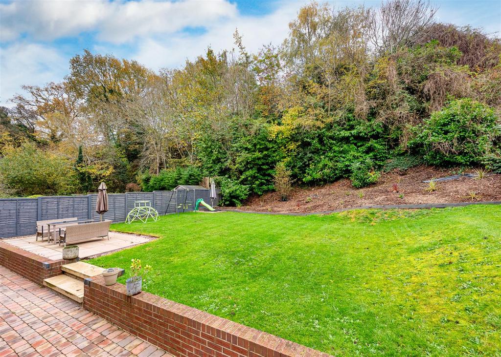 3b Castlecroft Lane-garden1.jpg