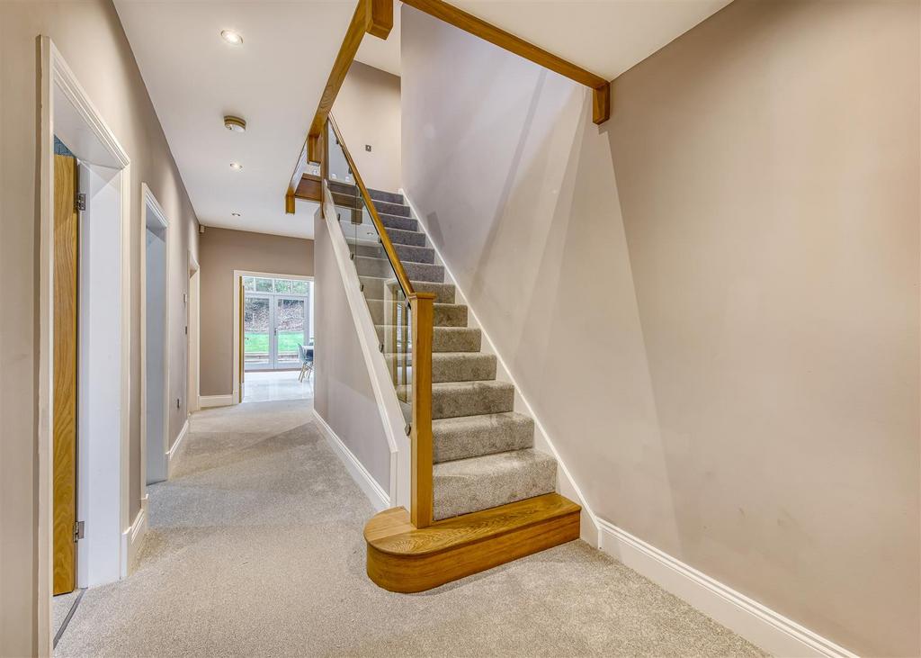 3b Castlecroft Lane-hall1.jpg