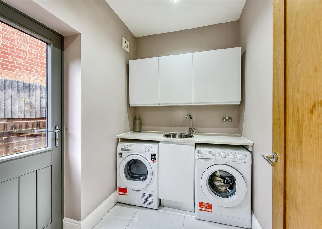 3b Castlecroft Lane-laundry.jpg