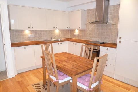 2 bedroom flat to rent, 3 Pearl Court256 Oystermouth RoadSwansea