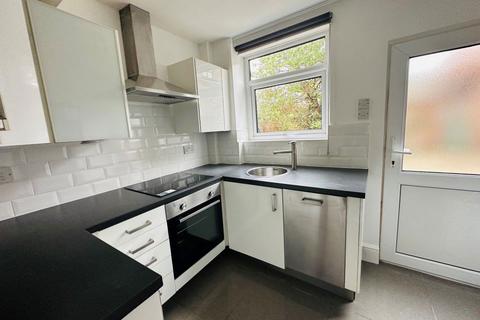 2 bedroom terraced house to rent, Mill Road, Macclesfield