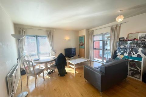 2 bedroom flat to rent, *£125PPPW Excluding Bills* Portland Square, Nottingham, NG7 4HR