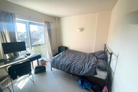 2 bedroom flat to rent, *£125PPPW Excluding Bills* Portland Square, Nottingham, NG7 4HR