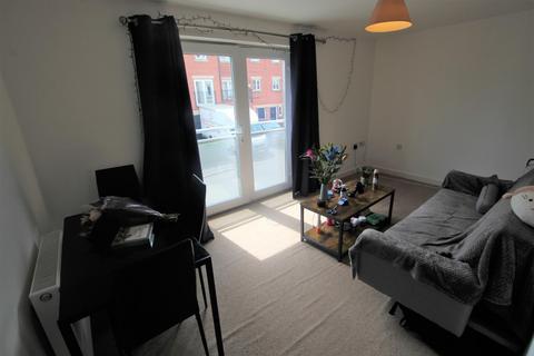 2 bedroom flat to rent, Dixon Close, Redditch, B97 6AJ