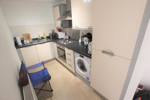 2 bedroom flat to rent, Dixon Close, Redditch, B97 6AJ