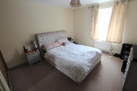 2 bedroom flat to rent, Dixon Close, Redditch, B97 6AJ