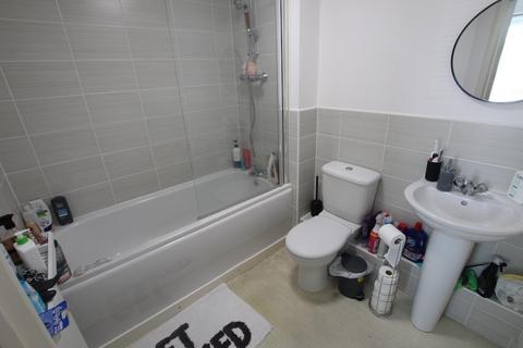 2 bedroom flat to rent, Dixon Close, Redditch, B97 6AJ