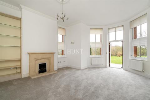 4 bedroom apartment for sale, Devonshire House, Repton Park, Woodford Green