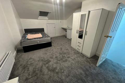 2 bedroom flat to rent, Birmingham B29