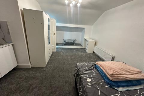 2 bedroom flat to rent, Birmingham B29