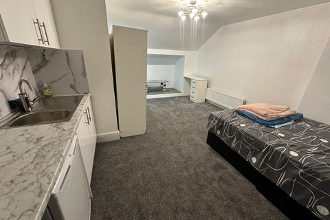 2 bedroom flat to rent, Birmingham B29