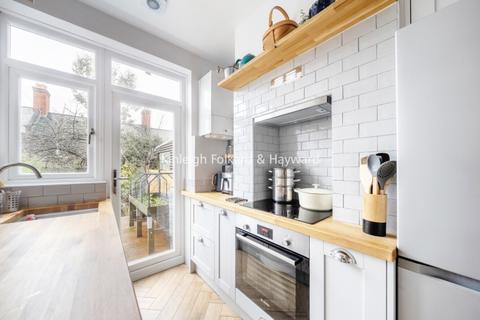 2 bedroom house to rent, Derinton Road London SW17