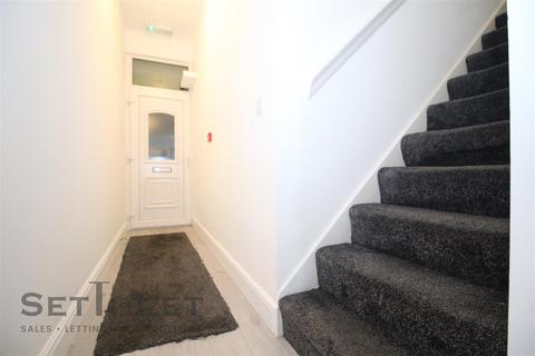 4 bedroom flat to rent, Brazil Street, Leicester