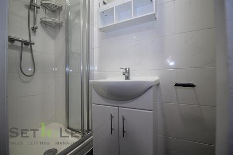 4 bedroom flat to rent, Brazil Street, Leicester