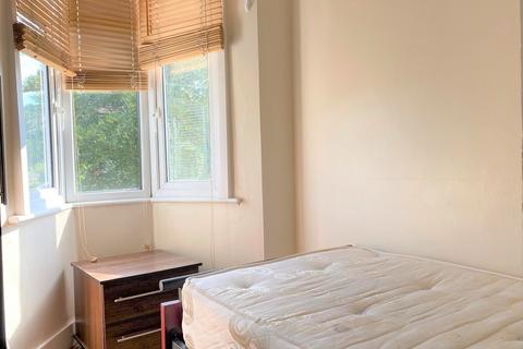 1 bedroom terraced house to rent, Pymmes Green Road, London, N11