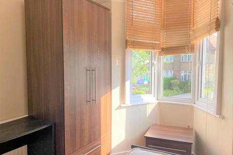 1 bedroom terraced house to rent, Pymmes Green Road, London, N11