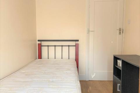 1 bedroom terraced house to rent, Pymmes Green Road, London, N11