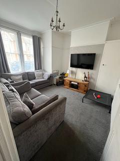 2 bedroom terraced house to rent, Southend-on-Sea SS2