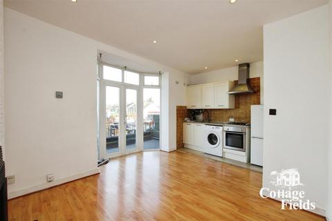 1 bedroom flat to rent, Lancaster Road, Enfield - Balcony View!!