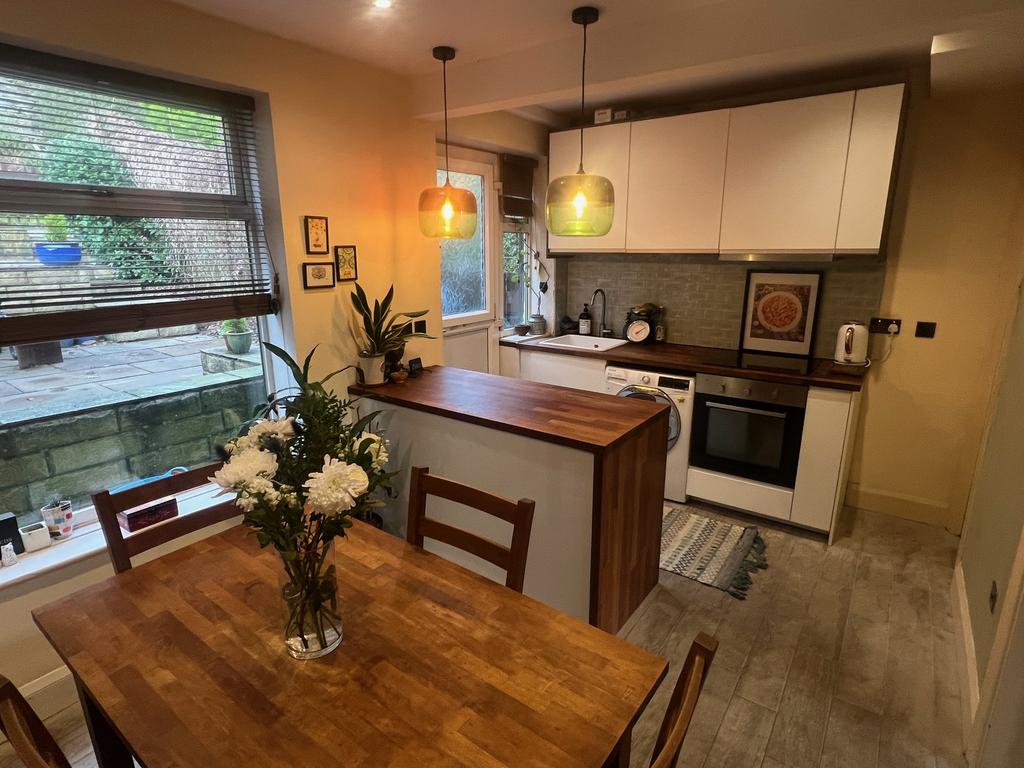 Kitchen/ Dining Room