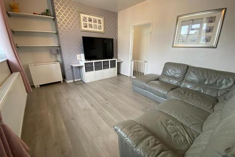 2 bedroom maisonette for sale, Bushgrove Road, Dagenham