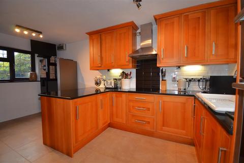 4 bedroom detached house for sale, James Gavin Way, Oadby, Leicestershire