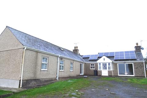 3 bedroom bungalow to rent, Caer Deon, Llanddeusant, Caergybi, Ynys Mon