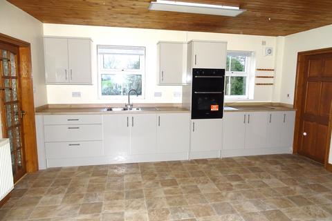 3 bedroom bungalow to rent, Caer Deon, Llanddeusant, Caergybi, Ynys Mon