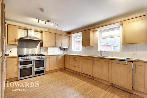 6 Abbeydale, Carlton Colville, Lowestoft, NR33 8WJ