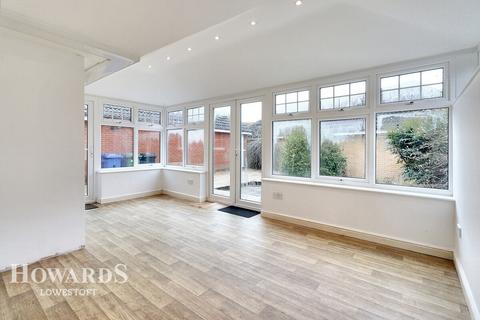 6 Abbeydale, Carlton Colville, Lowestoft, NR33 8WJ