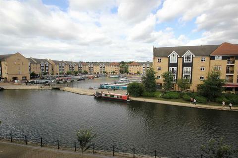 3 bedroom townhouse for sale, Crown Walk, HP3 9WS