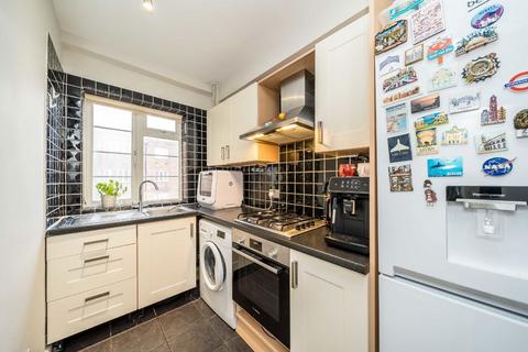 2 bedroom flat to rent, Chiswick Village, London W4