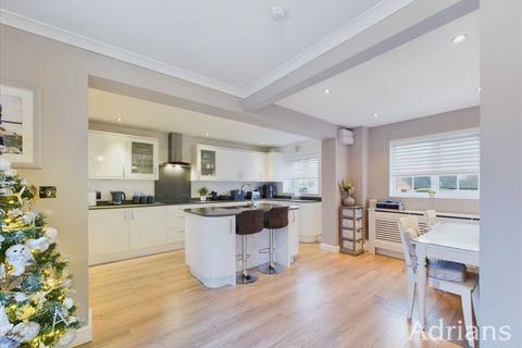 4 bedroom semi-detached house for sale, Paddock Drive, Chelmsford