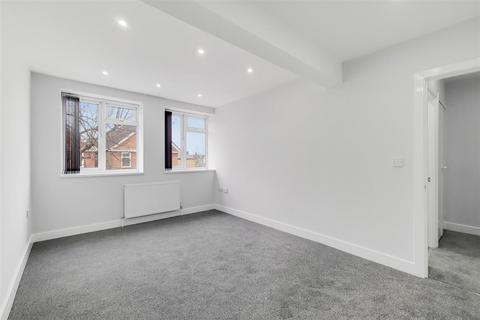 2 bedroom flat to rent, Upper Richmond Road West, Sheen