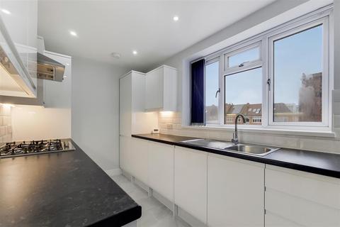 2 bedroom flat to rent, Upper Richmond Road West, Sheen