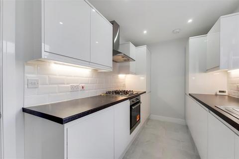 2 bedroom flat to rent, Upper Richmond Road West, Sheen