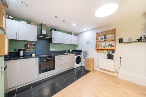 2 bedroom apartment for sale, Montreal House, Surrey Quays Road, London, SE16