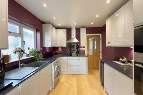 14 Belgrave Road, Eastwood, Leigh-on-sea, SS9 5HE