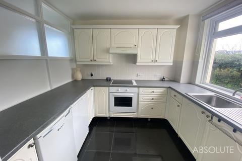 2 bedroom flat to rent, Roundham Road, Harbour Court Roundham Road, TQ4