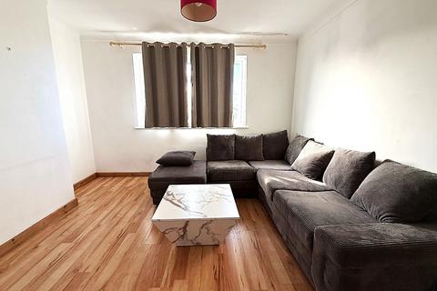 2 bedroom flat to rent, Wendover Court, Western Avenue, London