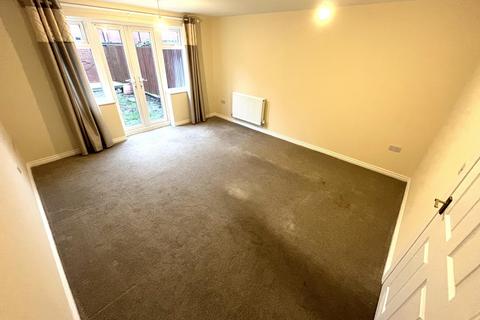 4 bedroom townhouse to rent, Hull Street, Hilton, DE65