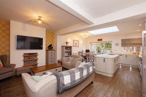 15 Maylands Grove, Barrow-in-furness, LA13 0AN