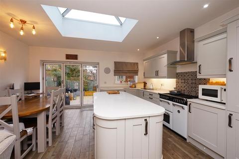 15 Maylands Grove, Barrow-in-furness, LA13 0AN