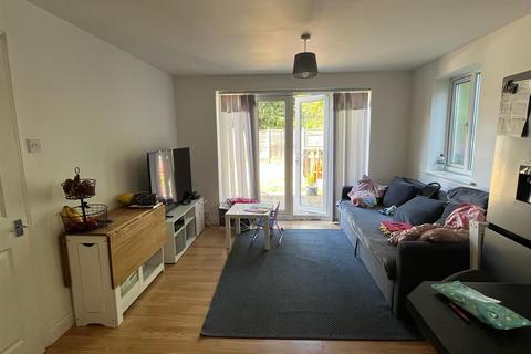 2 bedroom flat to rent, Redhall Lane, Hatfield