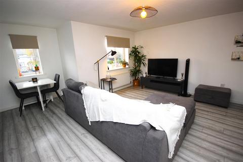 2 bedroom flat for sale, Waterside Court, Oldbury B69