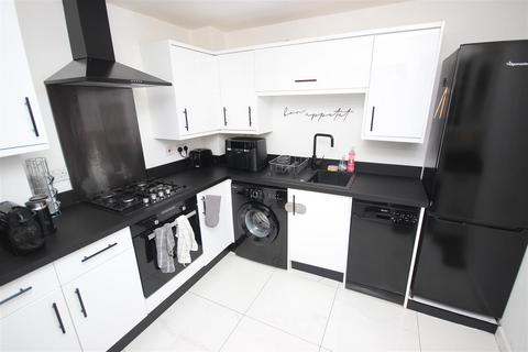 2 bedroom flat for sale, Waterside Court, Oldbury B69