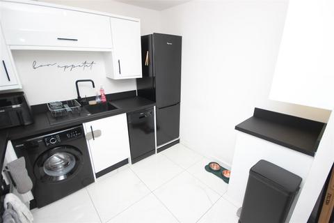 2 bedroom flat for sale, Waterside Court, Oldbury B69