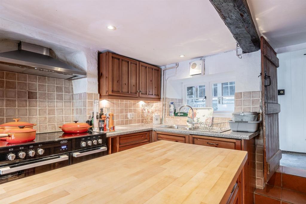 Kitchen 2.jpg