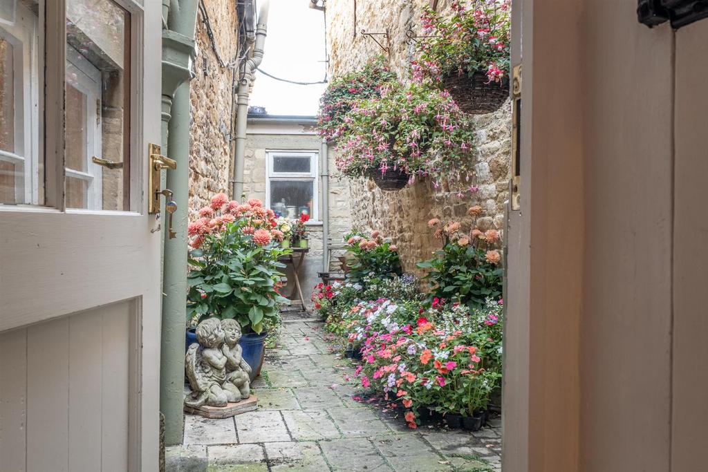 Courtyard Garden 2.jpg