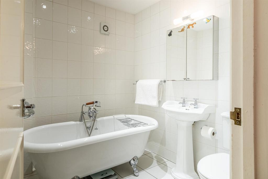 En Suite Bathroom.jpg